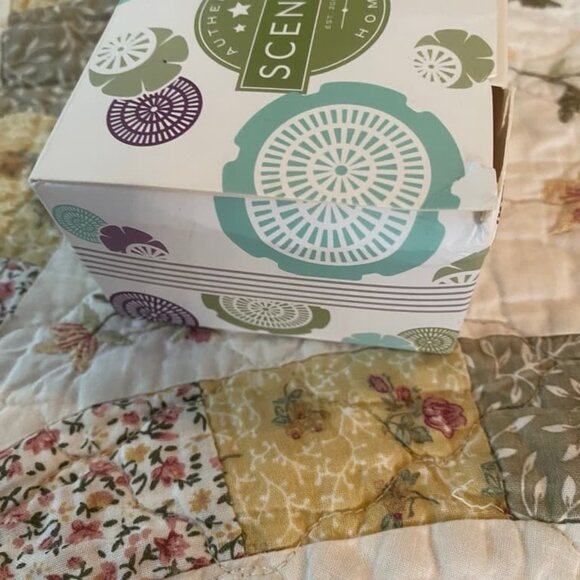 Scentsy Mini Diffuser Red Heart Shaped - Picture 3 of 4